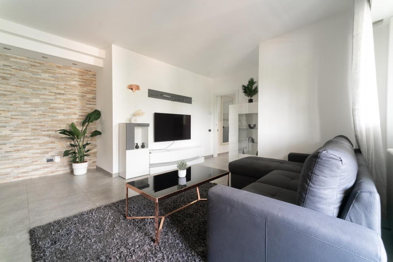 Oasis Luxury - A.C/Terrace/2Bedrooms ベルガモ エクステリア 写真